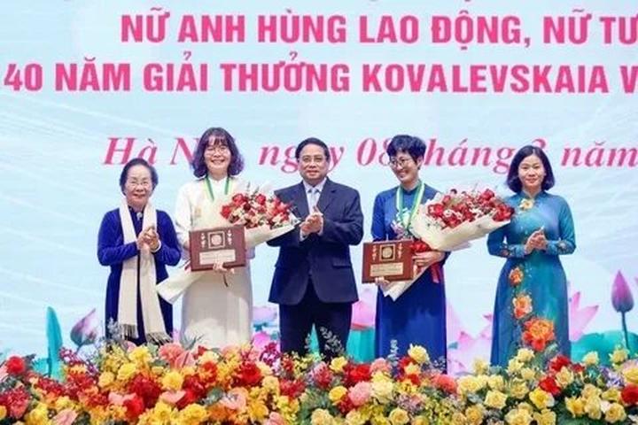Quần dáng cong đang gây sốt với thiết kế độc đáo và tính ứng dụng cao, giúp tạo hiệu